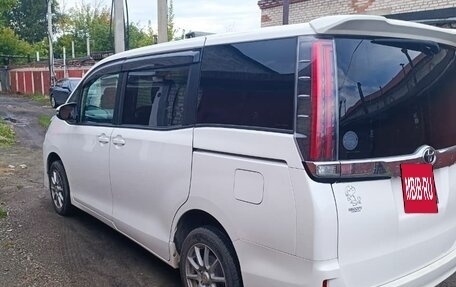 Toyota Noah III, 2017 год, 2 150 000 рублей, 6 фотография