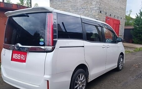 Toyota Noah III, 2017 год, 2 150 000 рублей, 5 фотография