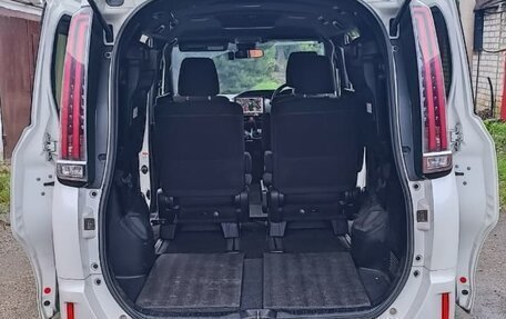 Toyota Noah III, 2017 год, 2 150 000 рублей, 14 фотография