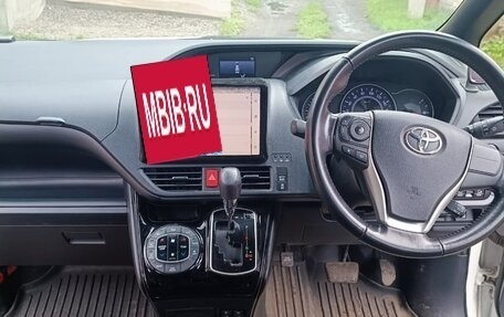Toyota Noah III, 2017 год, 2 150 000 рублей, 10 фотография
