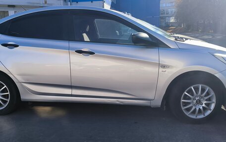 Hyundai Solaris II рестайлинг, 2012 год, 980 000 рублей, 4 фотография