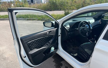 Hyundai Solaris II рестайлинг, 2013 год, 970 000 рублей, 4 фотография