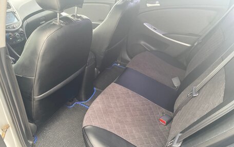 Hyundai Solaris II рестайлинг, 2012 год, 500 000 рублей, 9 фотография