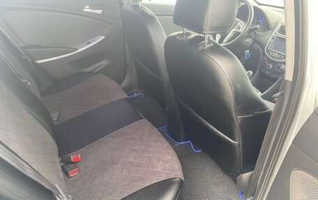 Hyundai Solaris II рестайлинг, 2012 год, 500 000 рублей, 10 фотография