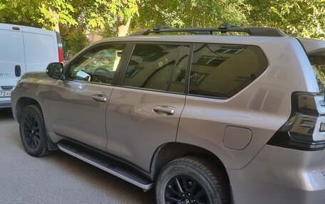 Toyota Land Cruiser Prado 150 рестайлинг 2, 2021 год, 6 950 000 рублей, 3 фотография
