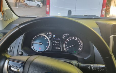 Toyota Land Cruiser Prado 150 рестайлинг 2, 2021 год, 6 950 000 рублей, 8 фотография