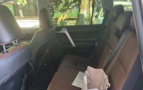 Toyota Land Cruiser Prado 150 рестайлинг 2, 2021 год, 6 950 000 рублей, 5 фотография