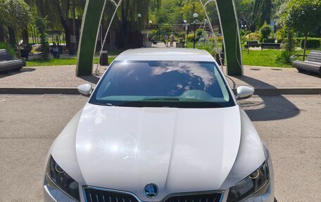 Skoda Superb III рестайлинг, 2018 год, 1 920 000 рублей, 3 фотография