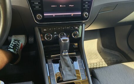 Skoda Superb III рестайлинг, 2018 год, 1 920 000 рублей, 15 фотография