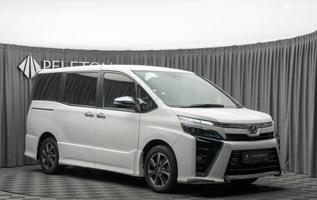 Toyota Voxy III, 2019 год, 2 600 000 рублей, 2 фотография