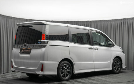 Toyota Voxy III, 2019 год, 2 600 000 рублей, 4 фотография