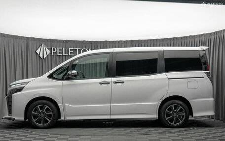 Toyota Voxy III, 2019 год, 2 600 000 рублей, 12 фотография