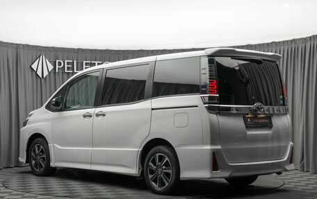 Toyota Voxy III, 2019 год, 2 600 000 рублей, 10 фотография