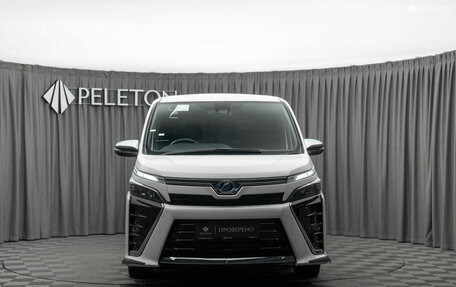 Toyota Voxy III, 2019 год, 2 600 000 рублей, 3 фотография