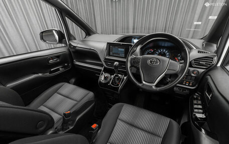 Toyota Voxy III, 2019 год, 2 600 000 рублей, 14 фотография