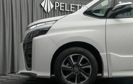 Toyota Voxy III, 2019 год, 2 600 000 рублей, 27 фотография