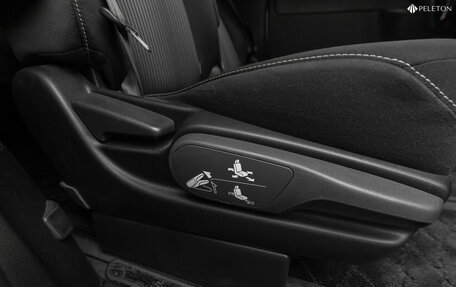 Toyota Voxy III, 2019 год, 2 600 000 рублей, 20 фотография