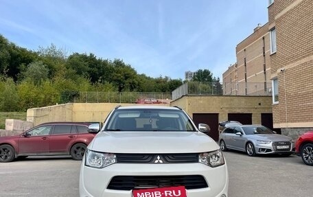 Mitsubishi Outlander III рестайлинг 3, 2014 год, 1 199 000 рублей, 2 фотография