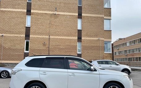 Mitsubishi Outlander III рестайлинг 3, 2014 год, 1 199 000 рублей, 4 фотография