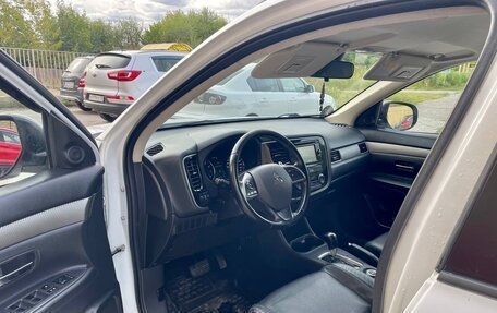 Mitsubishi Outlander III рестайлинг 3, 2014 год, 1 199 000 рублей, 9 фотография