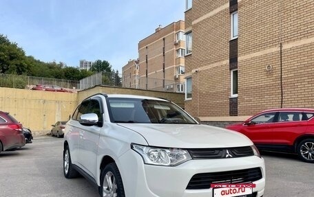 Mitsubishi Outlander III рестайлинг 3, 2014 год, 1 199 000 рублей, 3 фотография