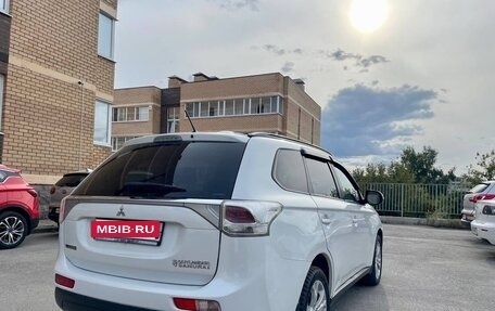 Mitsubishi Outlander III рестайлинг 3, 2014 год, 1 199 000 рублей, 5 фотография