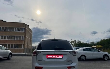 Mitsubishi Outlander III рестайлинг 3, 2014 год, 1 199 000 рублей, 6 фотография