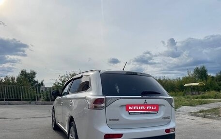 Mitsubishi Outlander III рестайлинг 3, 2014 год, 1 199 000 рублей, 7 фотография