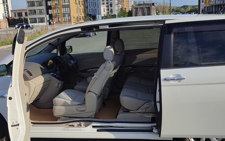 Toyota ISis I, 2010 год, 1 300 000 рублей, 10 фотография