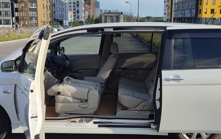 Toyota ISis I, 2010 год, 1 300 000 рублей, 11 фотография