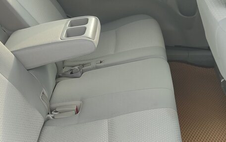 Toyota ISis I, 2010 год, 1 300 000 рублей, 13 фотография