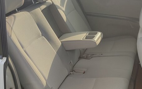 Toyota ISis I, 2010 год, 1 300 000 рублей, 14 фотография