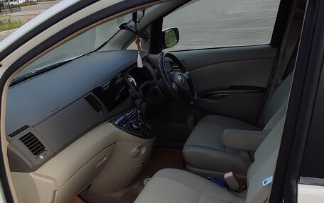 Toyota ISis I, 2010 год, 1 300 000 рублей, 7 фотография