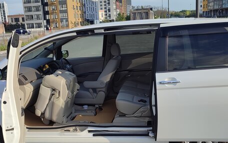 Toyota ISis I, 2010 год, 1 300 000 рублей, 12 фотография