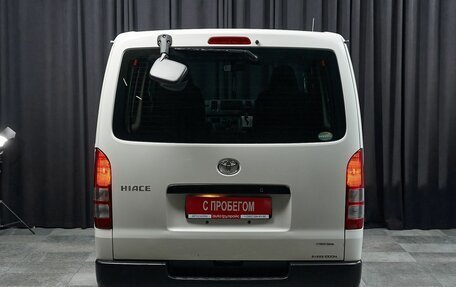 Toyota HiAce H200, 2017 год, 2 599 000 рублей, 5 фотография