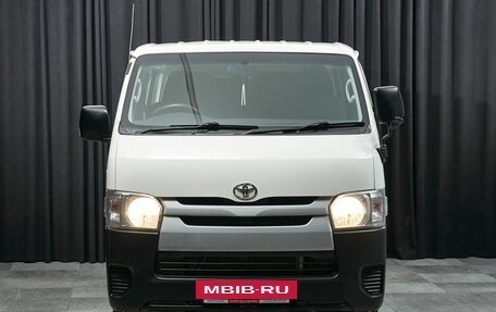 Toyota HiAce H200, 2017 год, 2 599 000 рублей, 2 фотография
