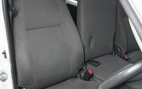 Toyota HiAce H200, 2017 год, 2 599 000 рублей, 14 фотография