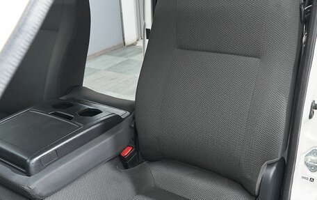 Toyota HiAce H200, 2017 год, 2 599 000 рублей, 13 фотография