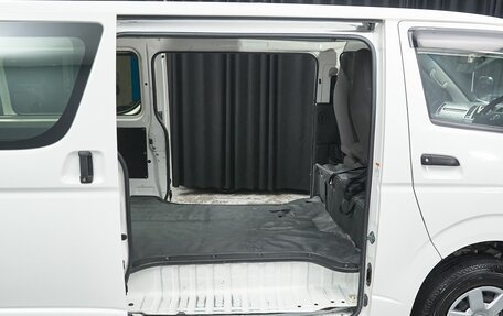 Toyota HiAce H200, 2017 год, 2 599 000 рублей, 11 фотография