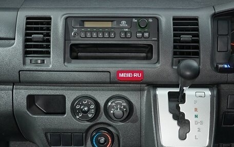 Toyota HiAce H200, 2017 год, 2 599 000 рублей, 15 фотография