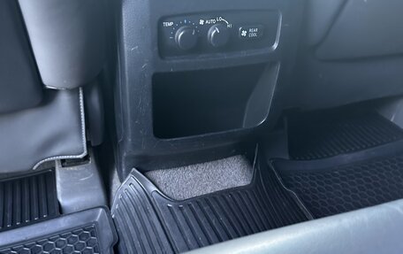 Toyota Land Cruiser Prado 120 рестайлинг, 2005 год, 2 000 000 рублей, 18 фотография
