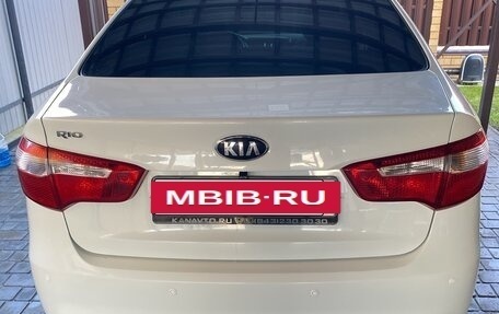 KIA Rio III рестайлинг, 2013 год, 800 000 рублей, 4 фотография