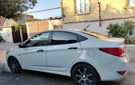 Hyundai Solaris II рестайлинг, 2015 год, 989 000 рублей, 10 фотография