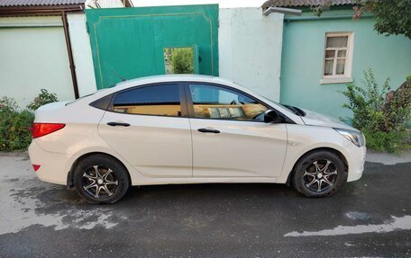 Hyundai Solaris II рестайлинг, 2015 год, 989 000 рублей, 17 фотография