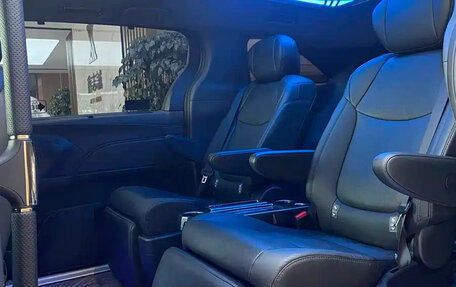 Toyota Sienna, 2024 год, 5 280 777 рублей, 10 фотография