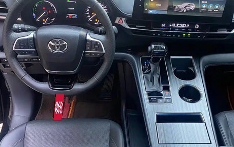 Toyota Sienna, 2024 год, 5 280 777 рублей, 8 фотография
