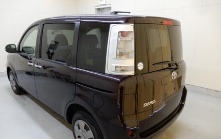 Toyota Sienta I, 2012 год, 740 000 рублей, 4 фотография