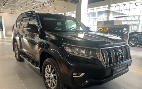 Toyota Land Cruiser Prado 150 рестайлинг 2, 2018 год, 3 299 000 рублей, 3 фотография