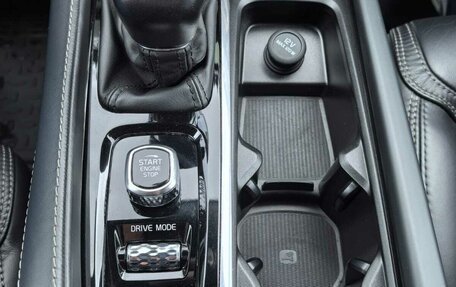 Volvo XC90 II рестайлинг, 2018 год, 3 530 000 рублей, 9 фотография