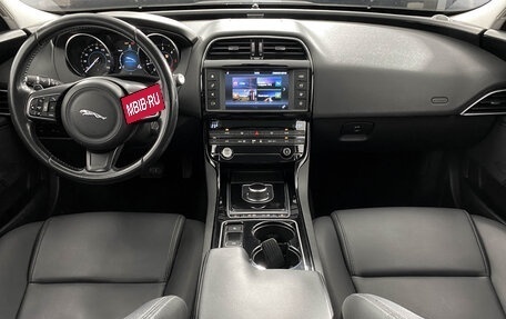 Jaguar XE I рестайлинг, 2016 год, 1 539 000 рублей, 13 фотография